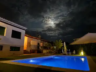 Piscina de Casa o chalet de alquiler en Sant Pere de Ribes con Aire acondicionado, Calefacción y Jardín privado