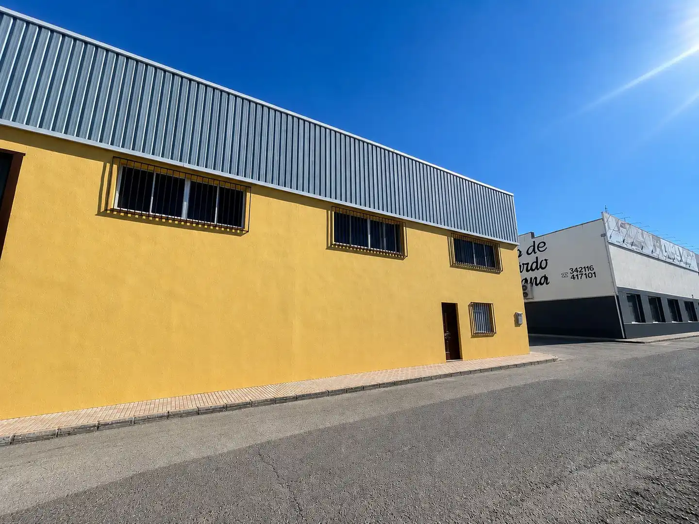 Außenansicht von Fabrikhallen zur Miete in Torredonjimeno