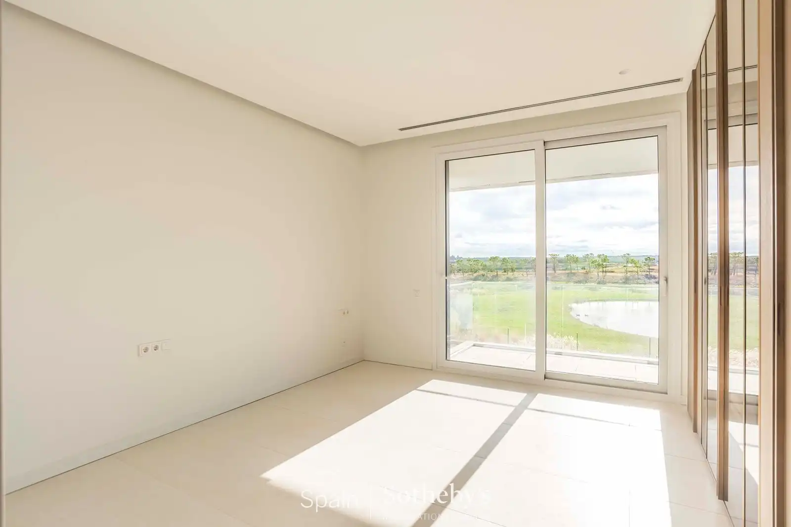 Sala d'estar de Apartament de lloguer en Pozuelo de Alarcón amb Aire condicionat, Calefacció i Jardí privat