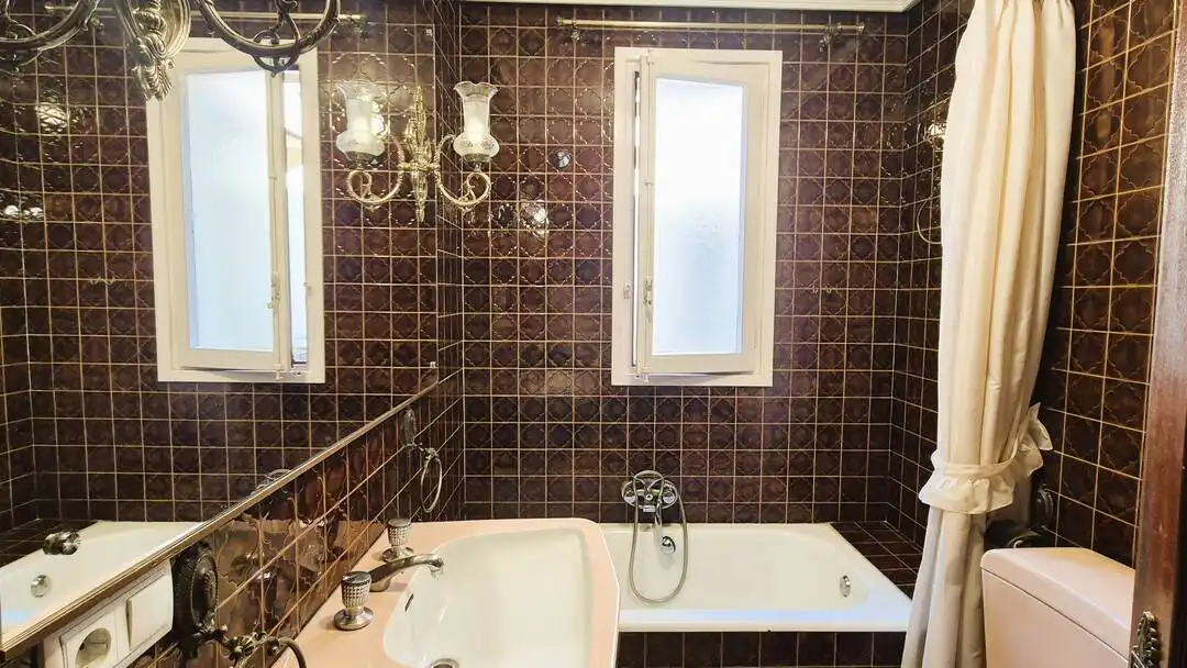 Badezimmer von Wohnung zum Verkauf in  Pamplona / Iruña mit Heizung, Terrasse und Abstellraum