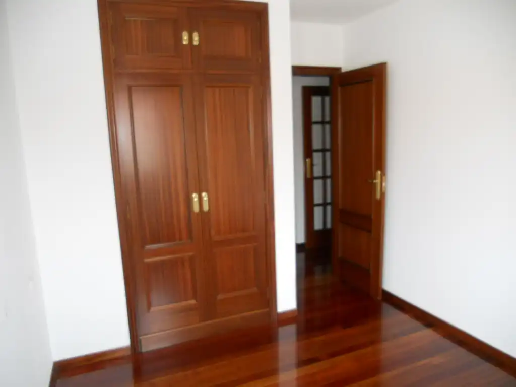 Piso de alquiler en Santiago de Compostela  con Calefacción, Trastero y Horno