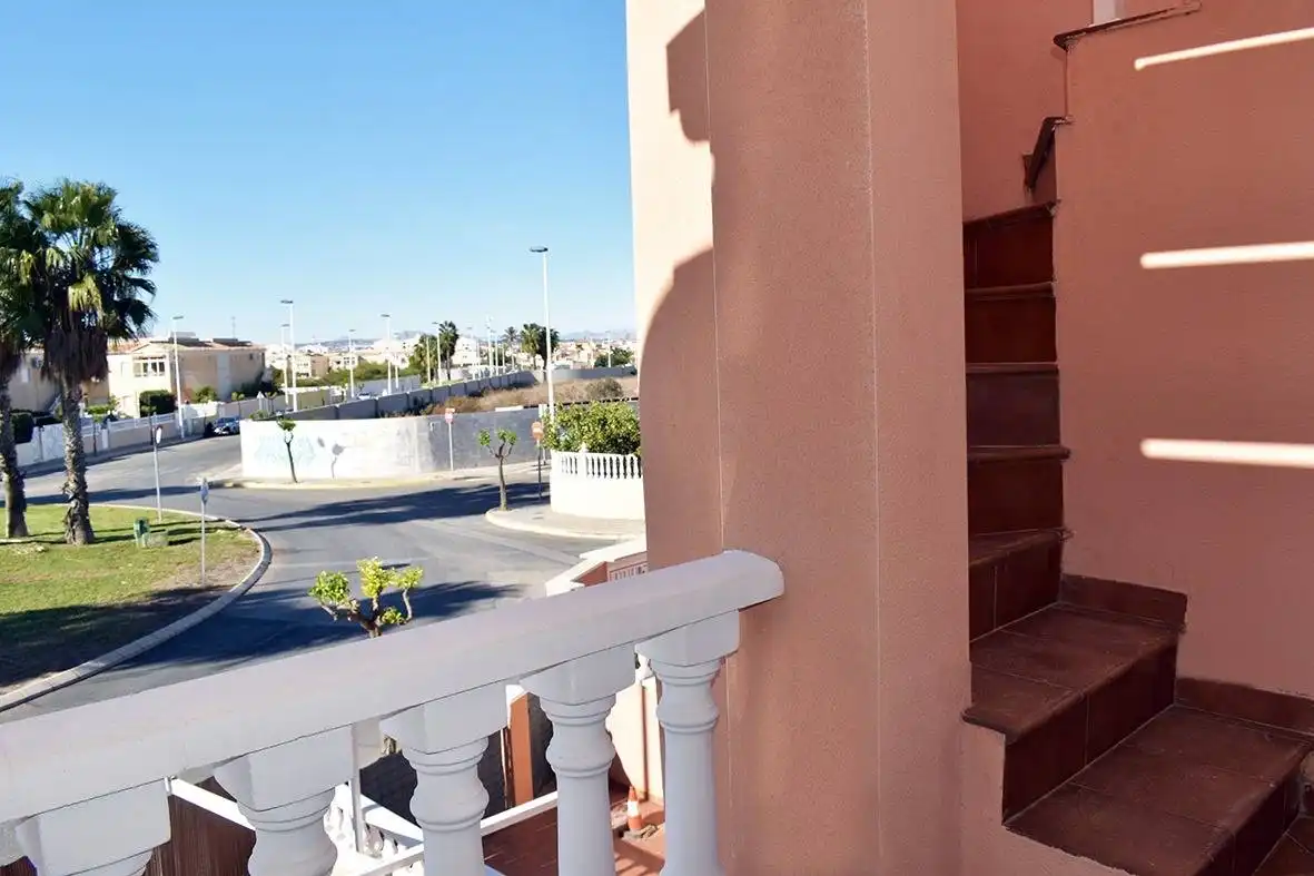Casa aparellada amb terrassa en venda a Zona Carrefour - Urbanizaciones, imagen 35