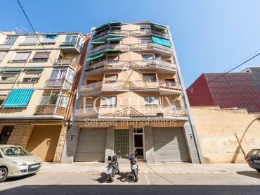 Piso con balcón en venta en CONSTANTI