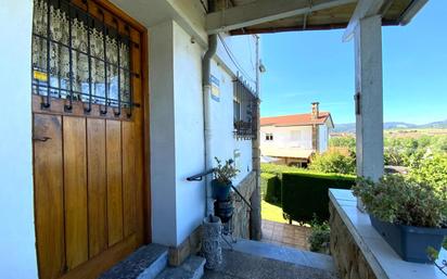 Vista exterior de Casa o xalet en venda en Sondika amb Calefacció, Jardí privat i Terrassa