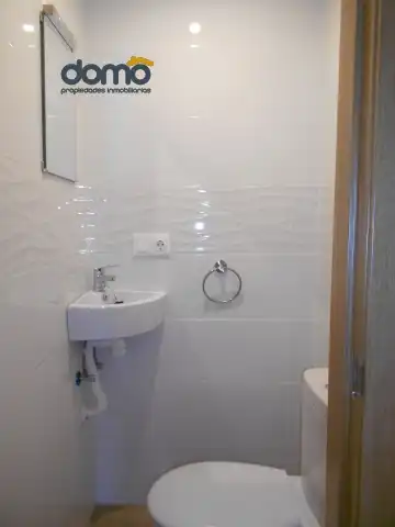 Badezimmer von Wohnung zur untervermieten in Granada mit Parkett, Möbliert und Ofen