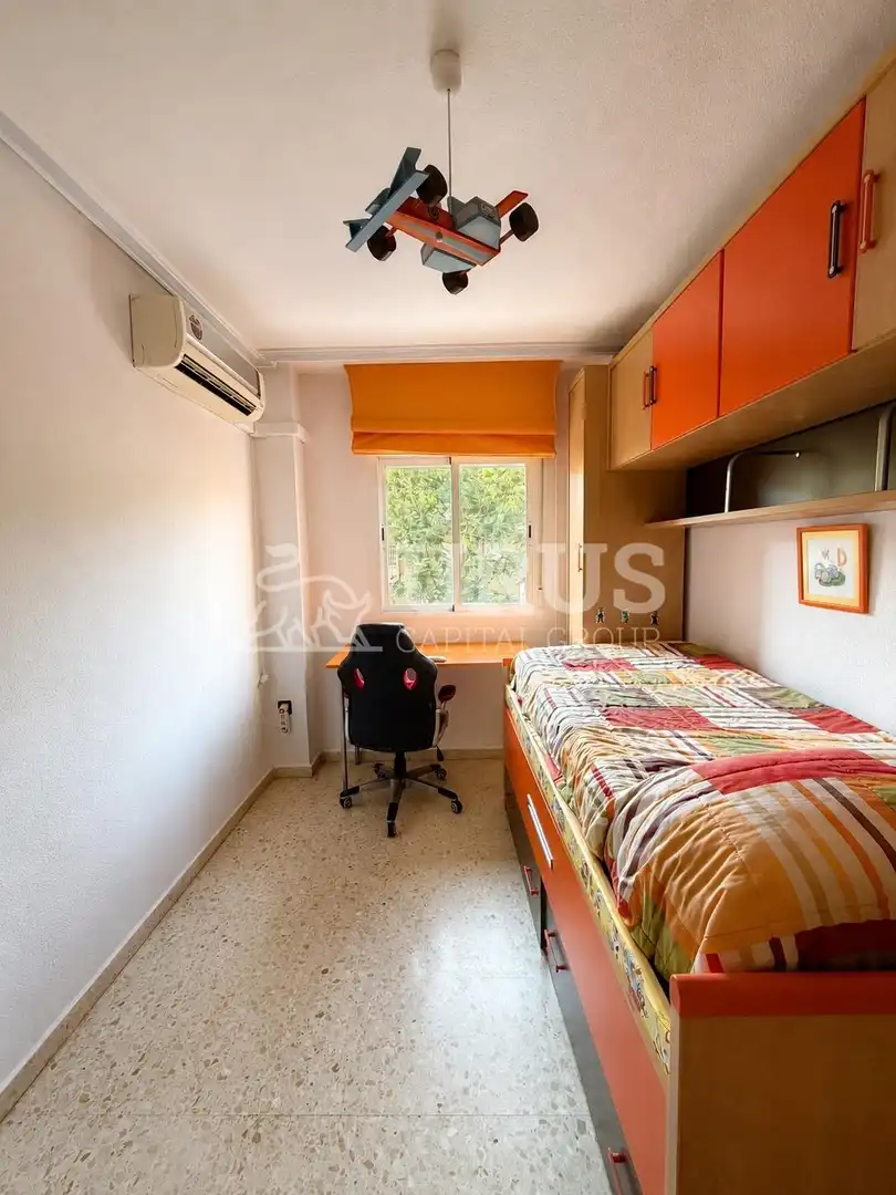 Piso en venta en CENTRO DE SALUD, Poniente-Norte - Miralbaida - Parque Azahara