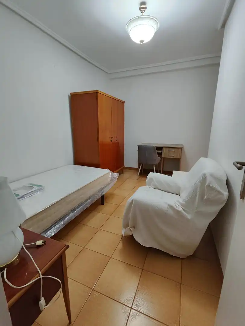 Schlafzimmer von Wohnung zur Miete in Valencia mit Klimaanlage, Heizung und Möbliert