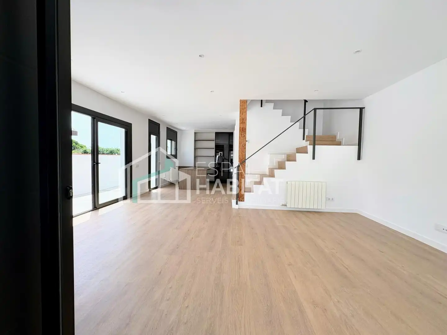 Sala d'estar de Casa adosada en venda en El Masnou amb Calefacció, Jardí privat i Parquet