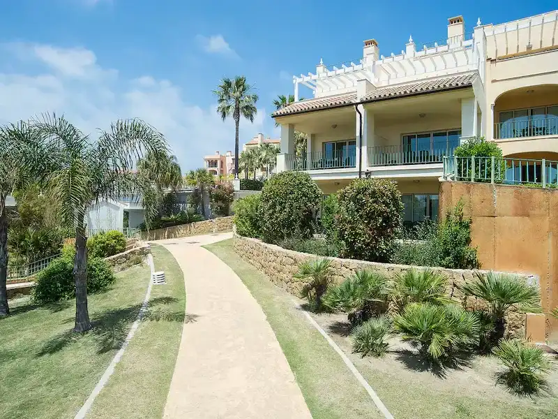 Vista exterior de Apartamento en venta en Manilva con Jardín privado, Amueblado y Lavadora
