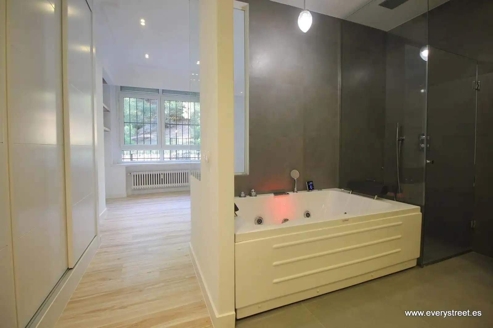 Bathroom of Flat for rent in Madrid  with Air Conditioner, Heating and Terrace