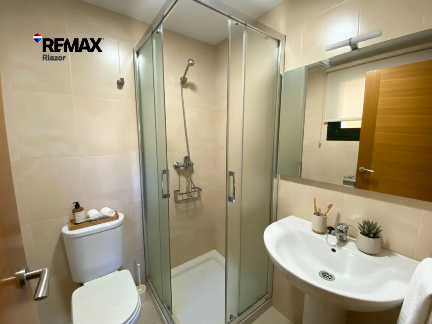 Bathroom of Flat for sale in Lalín  with Heating, Parquet flooring and Storage room