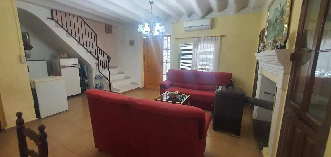 Sala d'estar de Finca rústica en venda en Hellín amb Traster i Piscina