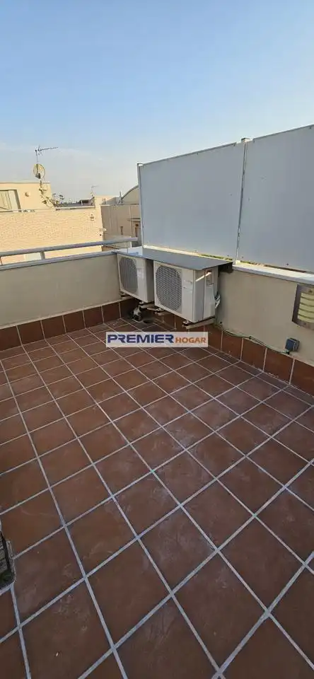 Terrasse von Einfamilien-Reihenhaus zur Miete in Torrejón de Ardoz mit Klimaanlage, Heizung und Privatgarten