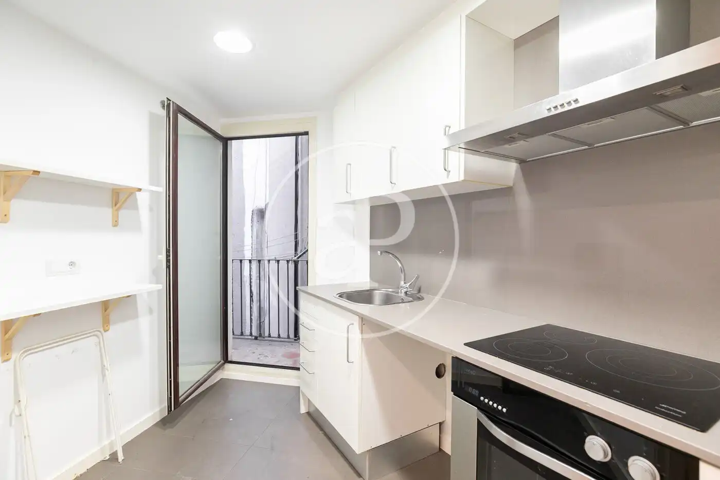 Küche von Dachboden zum Verkauf in Barcelona mit Klimaanlage, Heizung und Terrasse