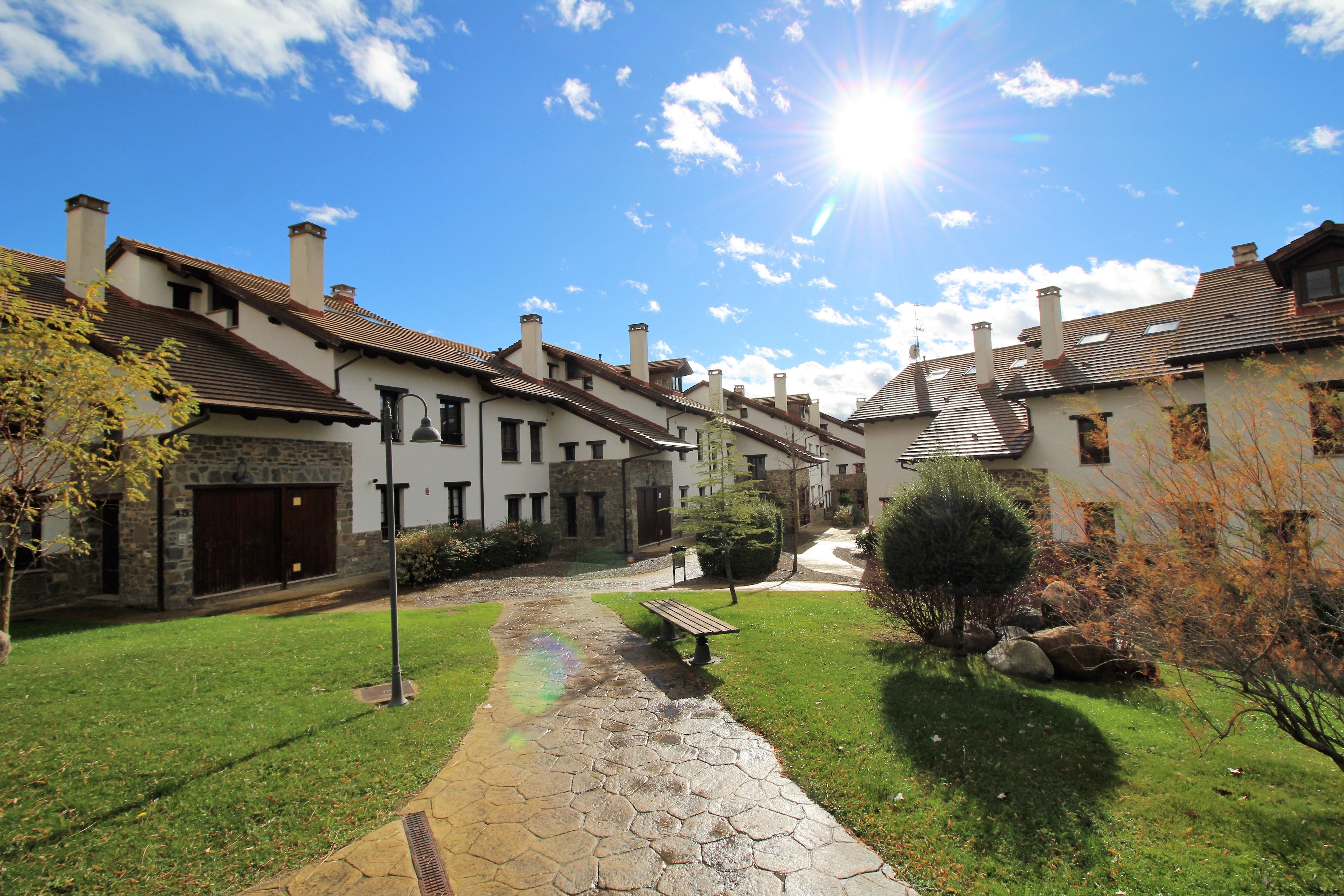 Exterior view of Duplex for sale in Jaca  with Heating, Parquet flooring and Terrace