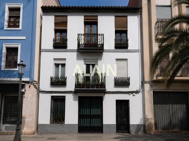 Casa amb balcó en venda a Poblats Marítims