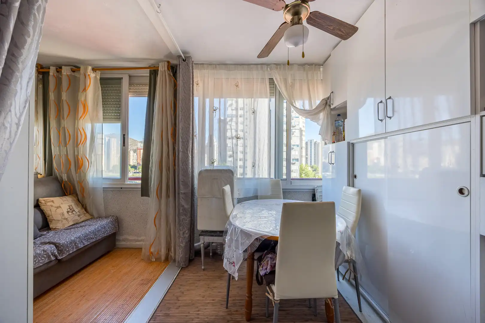 Bedroom of Apartments for sale in Benidorm  with Swimming Pool, Furnished and Community pool