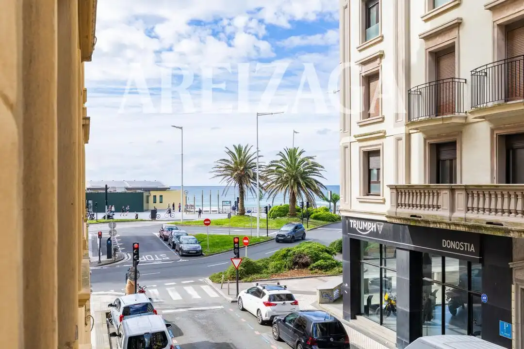 Piso con terraza en venta en Calle Zabaleta, imagen 3