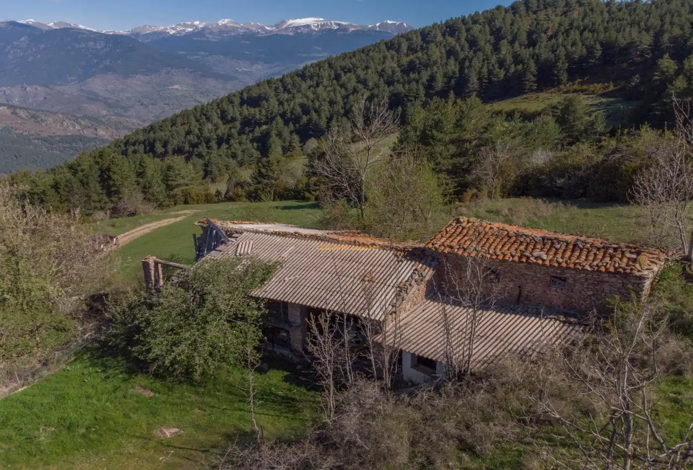 Außenansicht von Country house zum Verkauf in Montellà i Martinet mit Privatgarten und Abstellraum