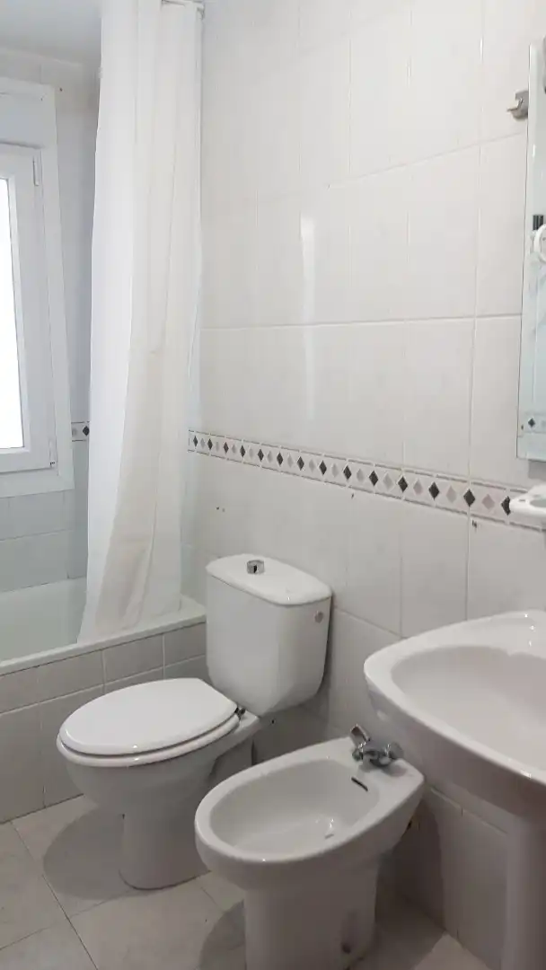 Bany de Àtic de lloguer en La Zubia amb Aire condicionat, Jardí privat i Terrassa
