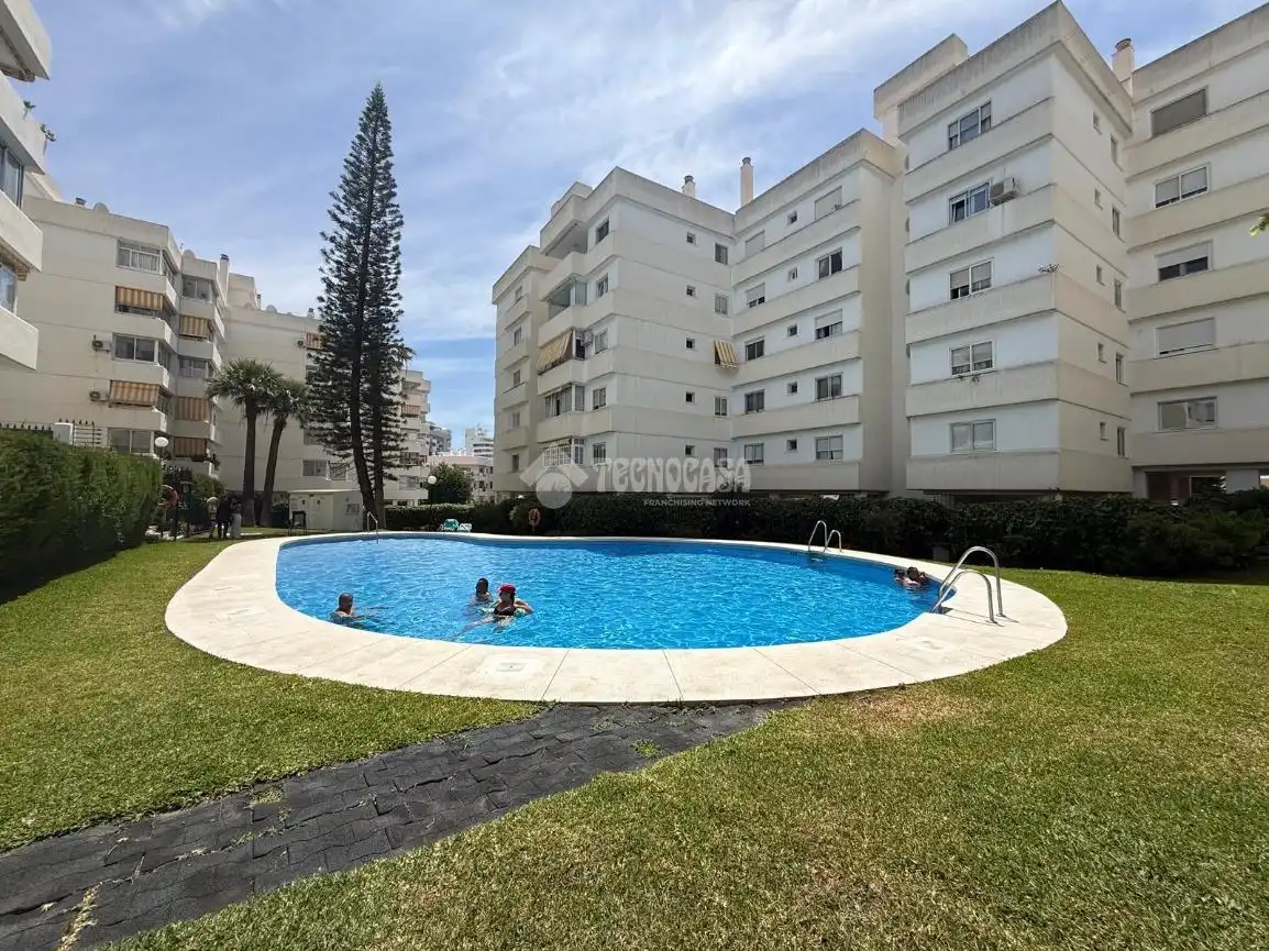 Vista exterior de Piso en venta en Benalmádena con Terraza y Piscina comunitaria