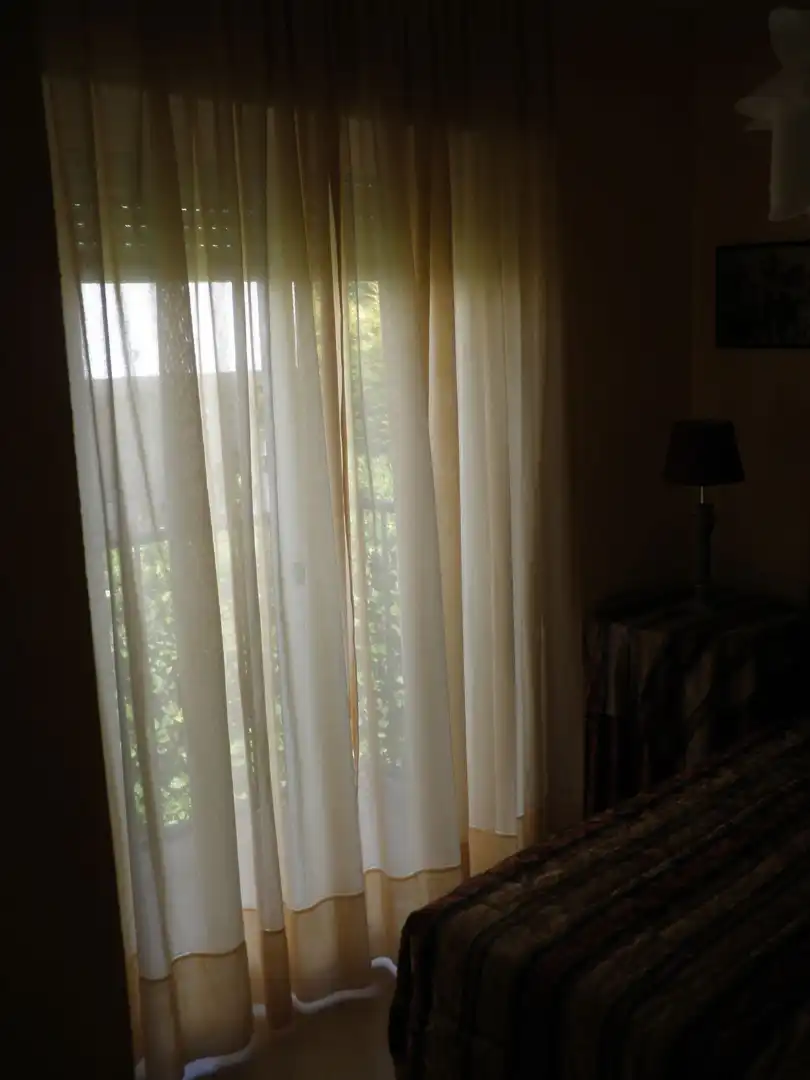 Dormitori de Casa adosada en venda en Estepona amb Aire condicionat, Terrassa i TV