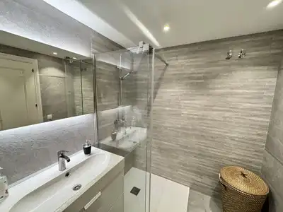 Badezimmer von Dachboden zum Verkauf in Mijas mit Klimaanlage, Heizung und Terrasse