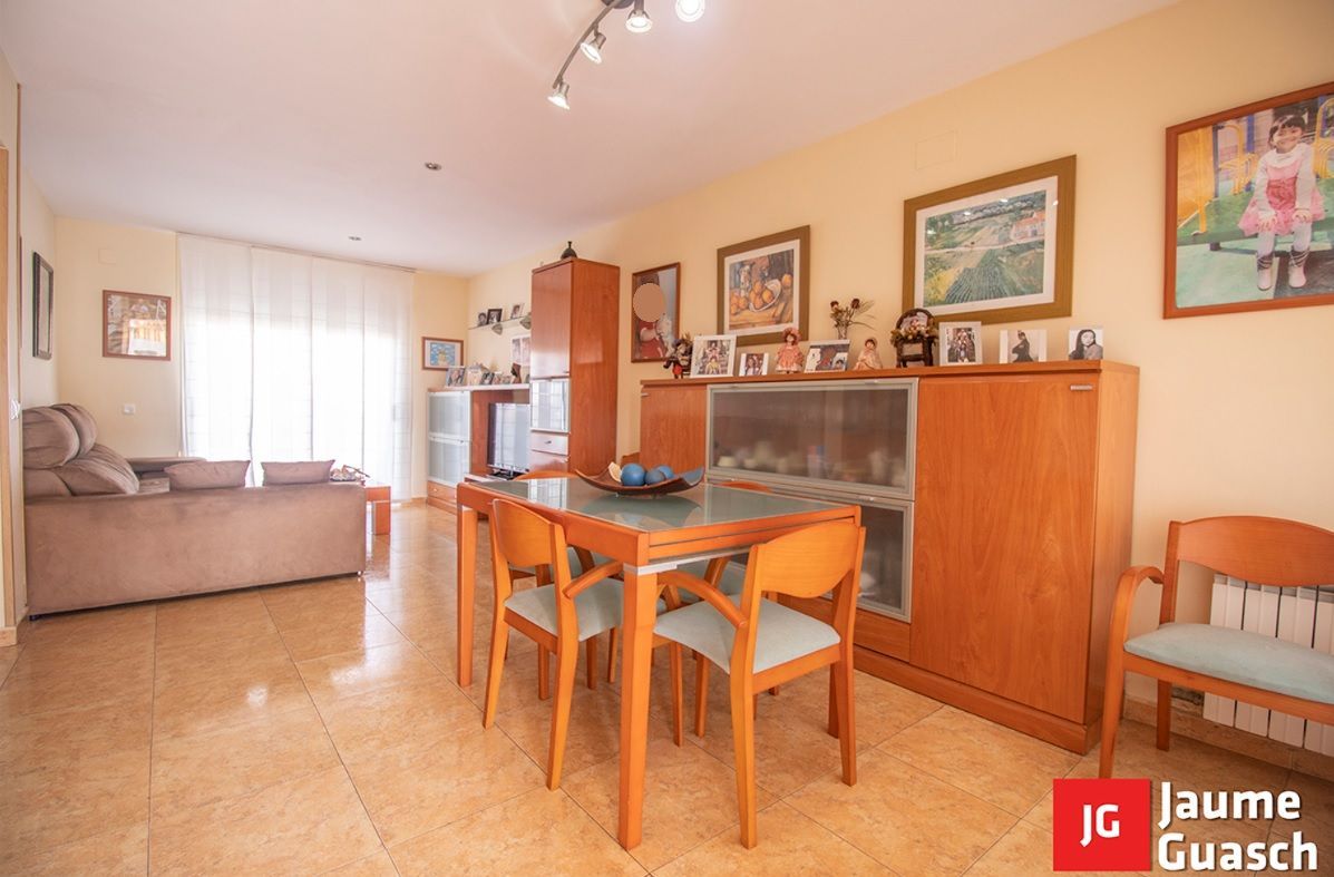 Menjador de Casa adosada en venda en Creixell amb Calefacció, Jardí privat i Terrassa