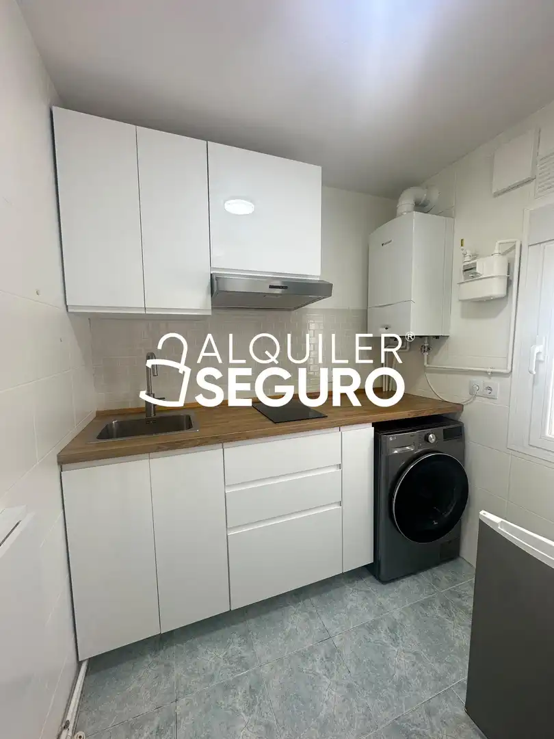 Kitchen of Flat for rent in Madrid  with Air Conditioner, Heating and Furnished