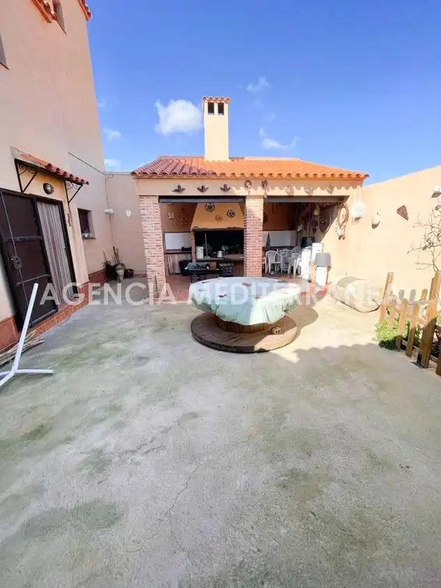 Vista exterior de Finca rústica en venda en Almansa amb Calefacció, Jardí privat i Terrassa