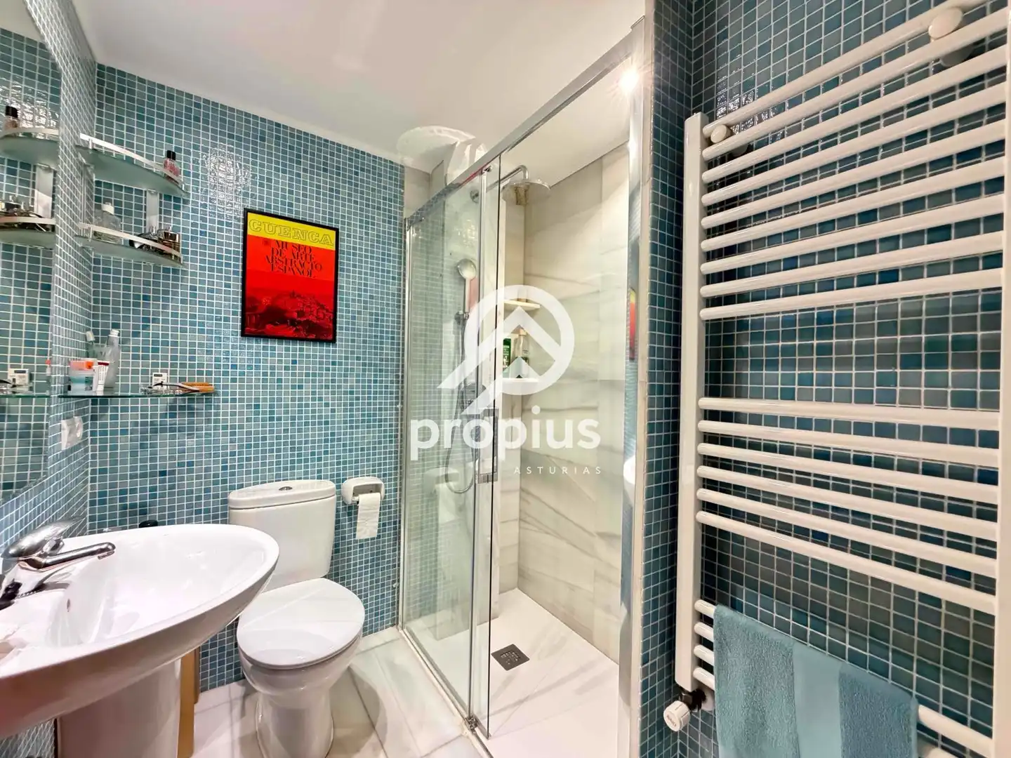 Bathroom of Flat for sale in Oviedo   with Heating, Parquet flooring and Oven