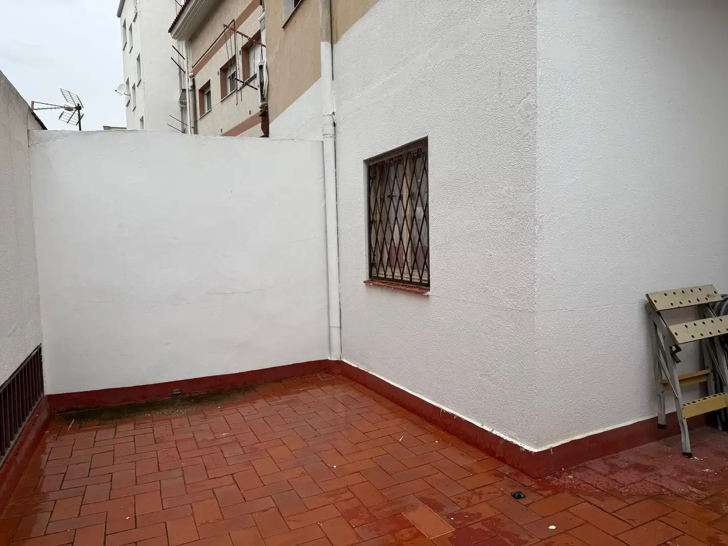 Vista exterior de Local en venta en Santa Coloma de Gramenet con Aire acondicionado y Amueblado