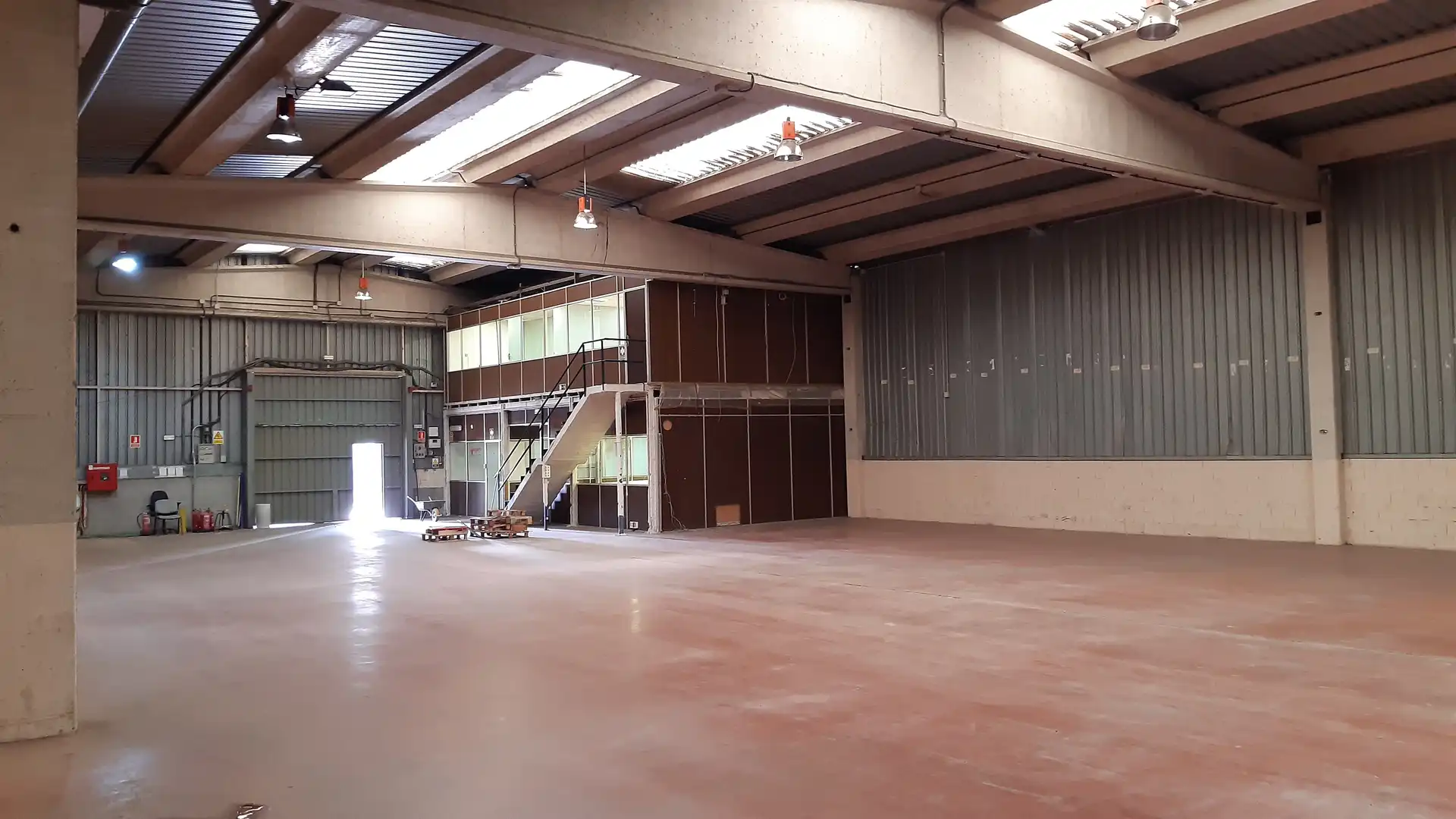 Commercial properties for rent in Calle de Tierra de Barros, 2, El Barral Ferial