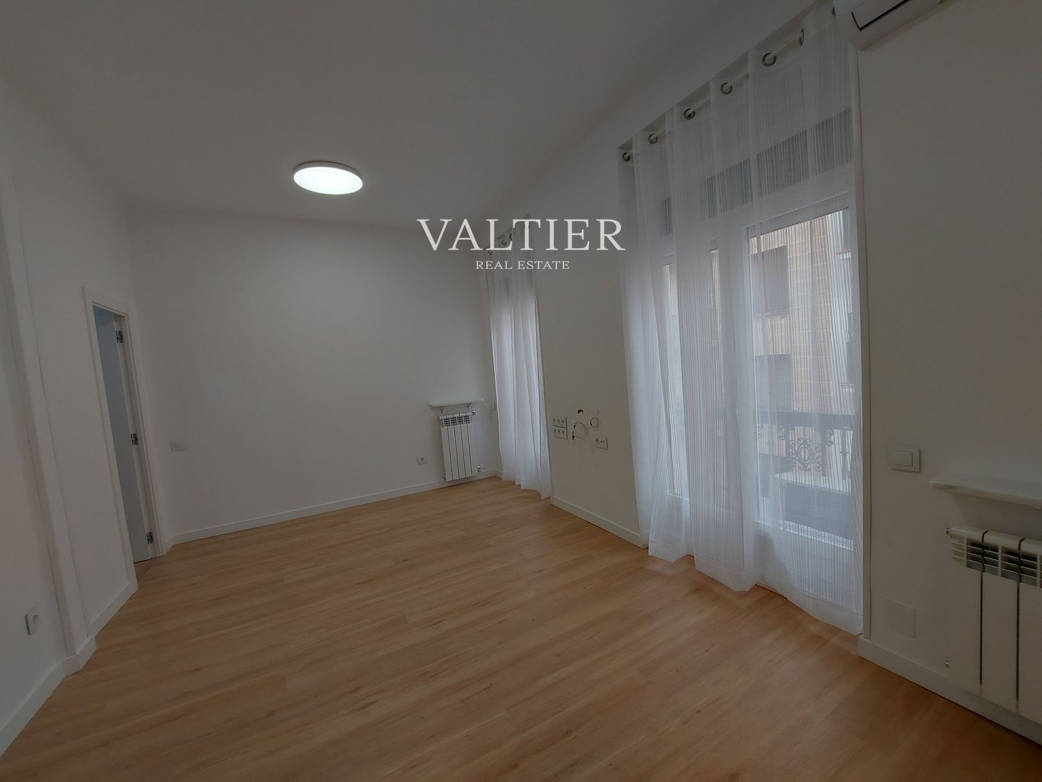 Dormitori de Pis de lloguer en  Madrid Capital amb Aire condicionat i Terrassa