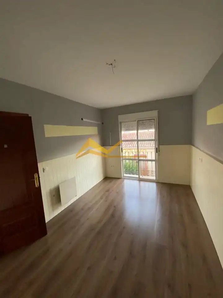 Schlafzimmer von Wohnung zum Verkauf in Guarromán mit Heizung und Balkon