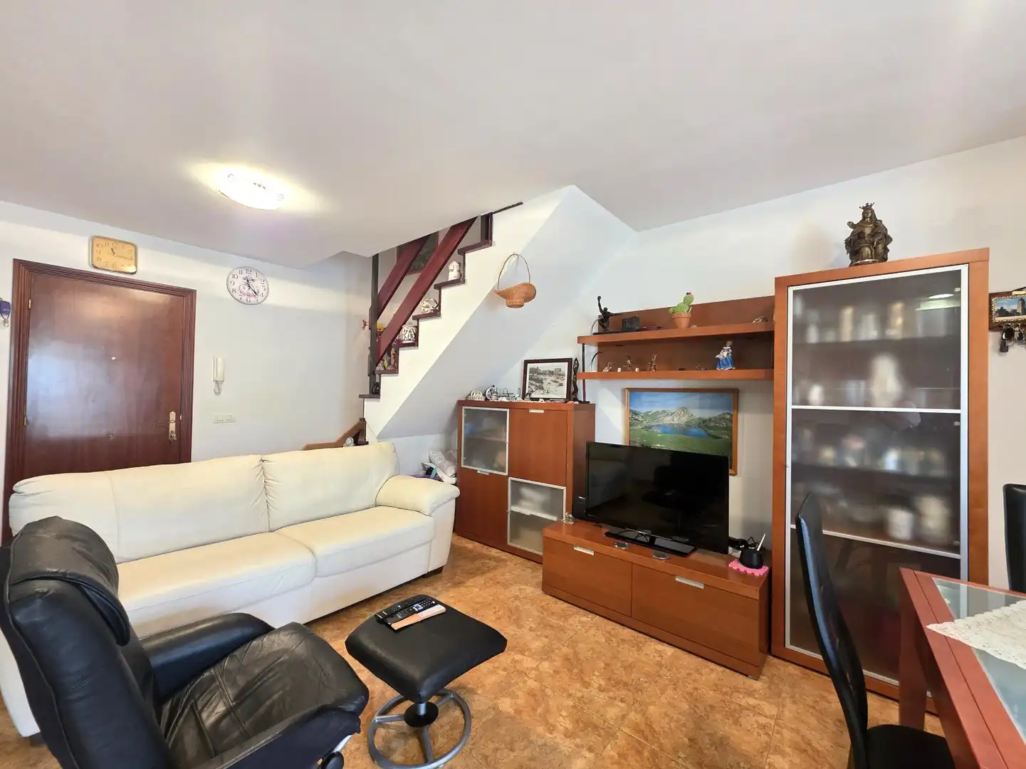 Wohnzimmer von Wohnung zur Miete in Nava mit Heizung