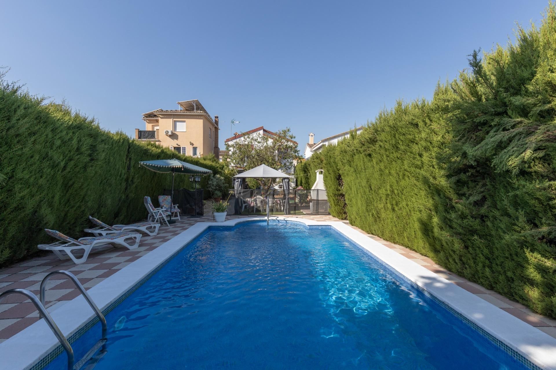 Jardí de Casa o xalet en venda en Cúllar Vega amb Jardí privat, Terrassa i Piscina