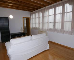 Sala d'estar de Apartament de lloguer en  Toledo Capital amb Calefacció, Moblat i Balcó