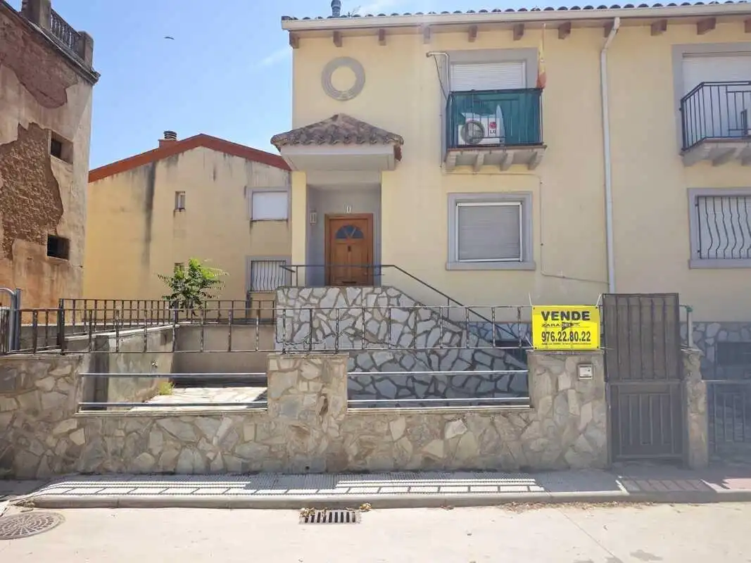 Vista exterior de Casa adosada en venta en Paracuellos de Jiloca con Aire acondicionado, Calefacción y Jardín privado