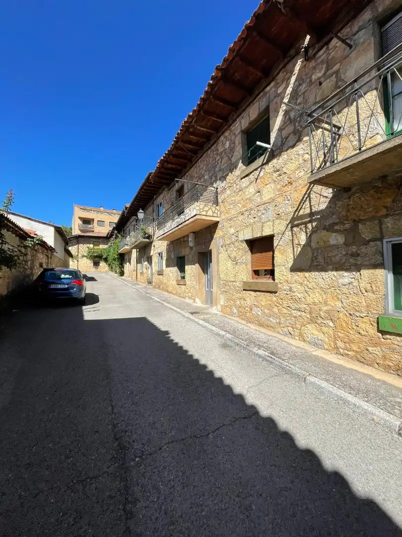 Vista exterior de Finca rústica en venda en San Leonardo de Yagüe amb Traster