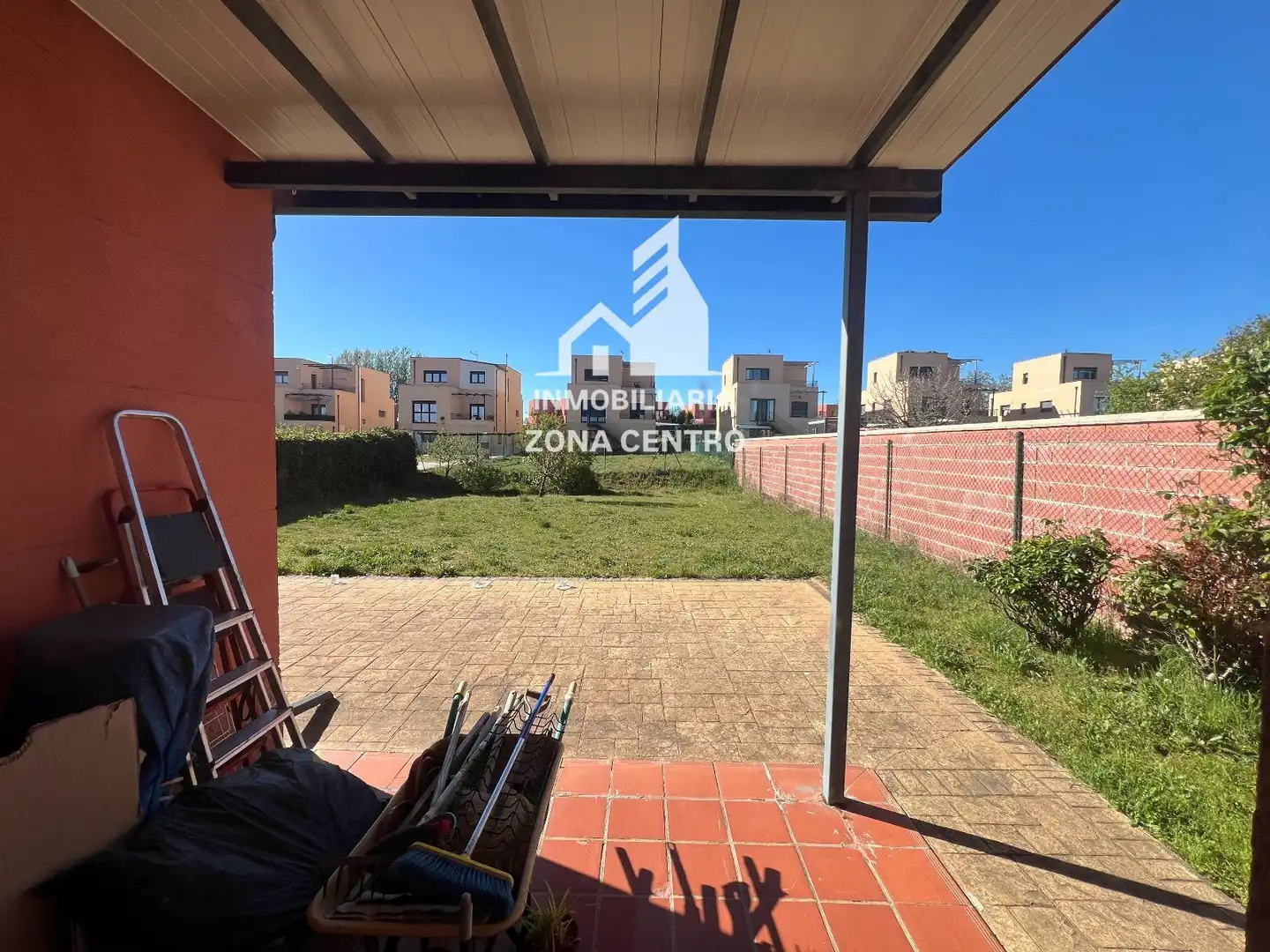Vista exterior de Casa o xalet en venda en Grijota amb Calefacció, Jardí privat i Terrassa