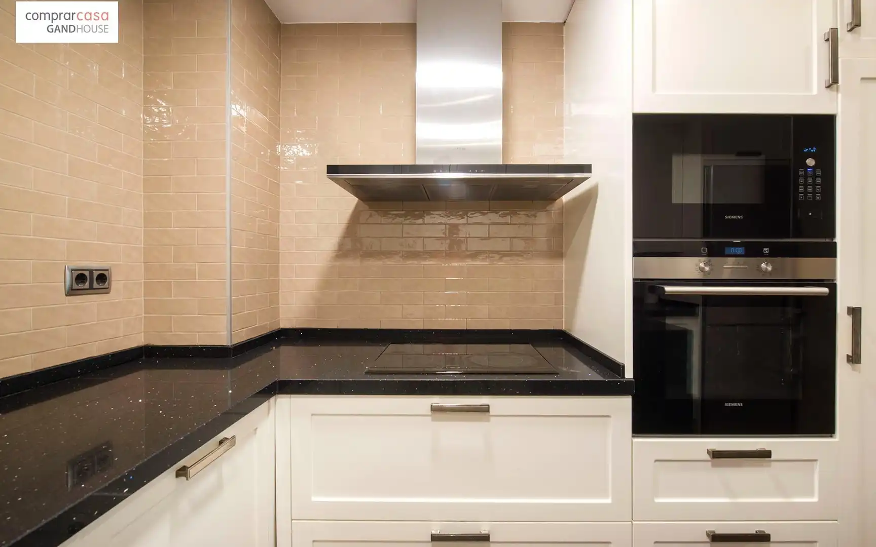 Cocina de Piso en venta en Barcelona con Calefacción y Alarma