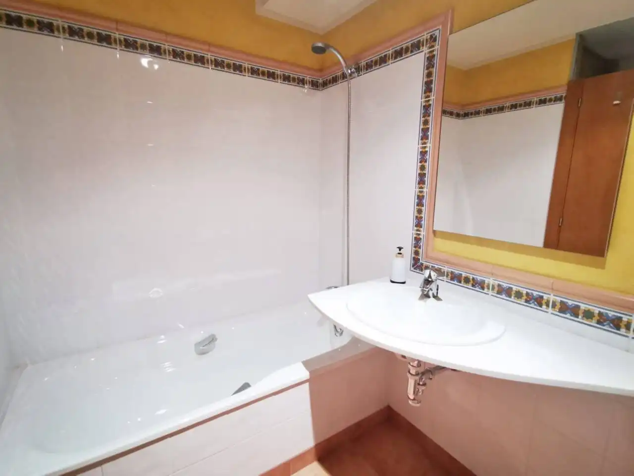 Flat for rent in Calle rosalia de castro, Salvaterra de Miño