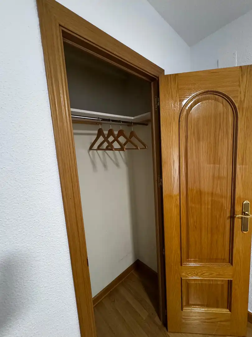 Dormitori de Pis de lloguer en  Madrid Capital amb Aire condicionat, Terrassa i Balcó