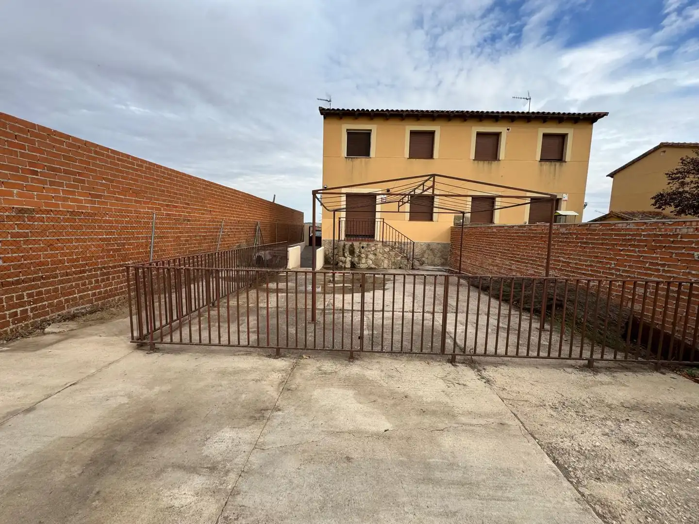 Vista exterior de Casa adosada en venda en Cobeja amb Aire condicionat, Calefacció i Balcó