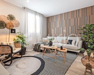 Living room of Flat to rent in  Madrid Capital  with Air Conditioner, Heating and Parquet flooring