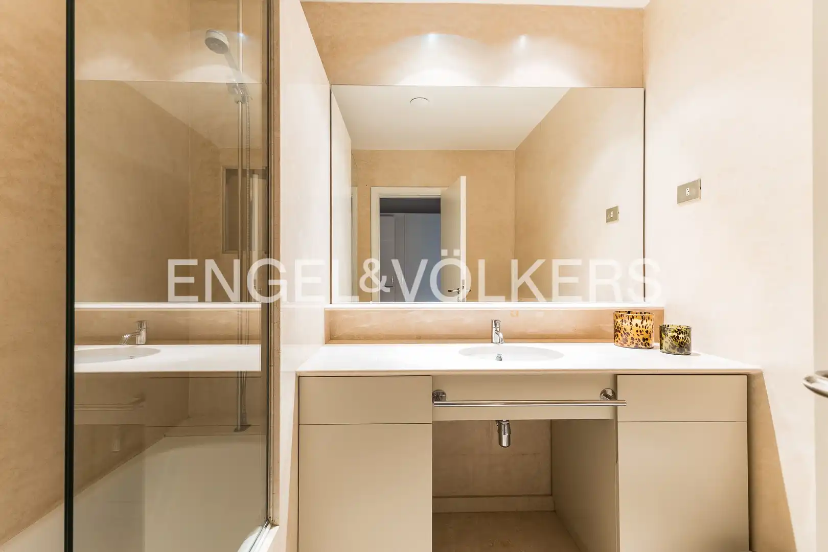 Baño de Casa o chalet en venta en Barcelona con Aire acondicionado, Calefacción y Jardín privado