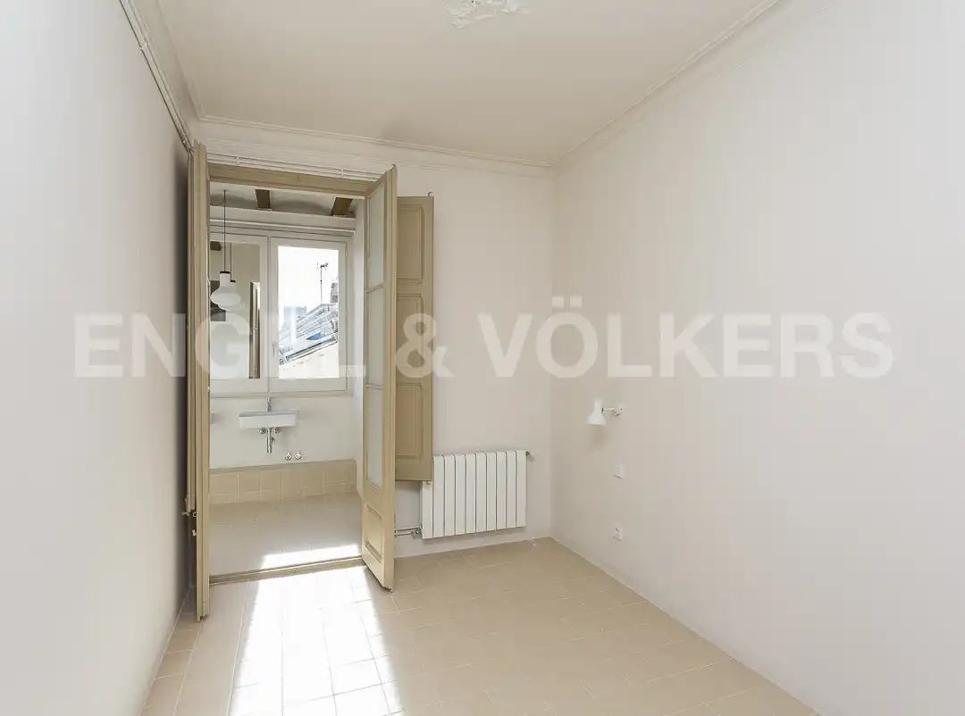 Bedroom of Flat for sale in Barcelona  with Air Conditioner, Heating and Balcony
