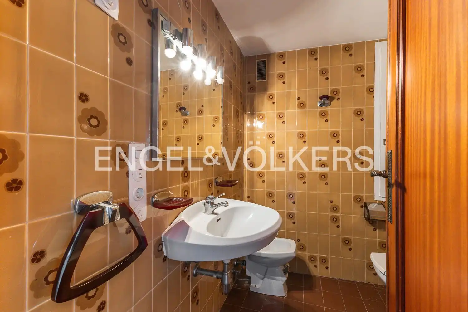 Baño de Piso en venta en Gandia con Calefacción, Trastero y Amueblado