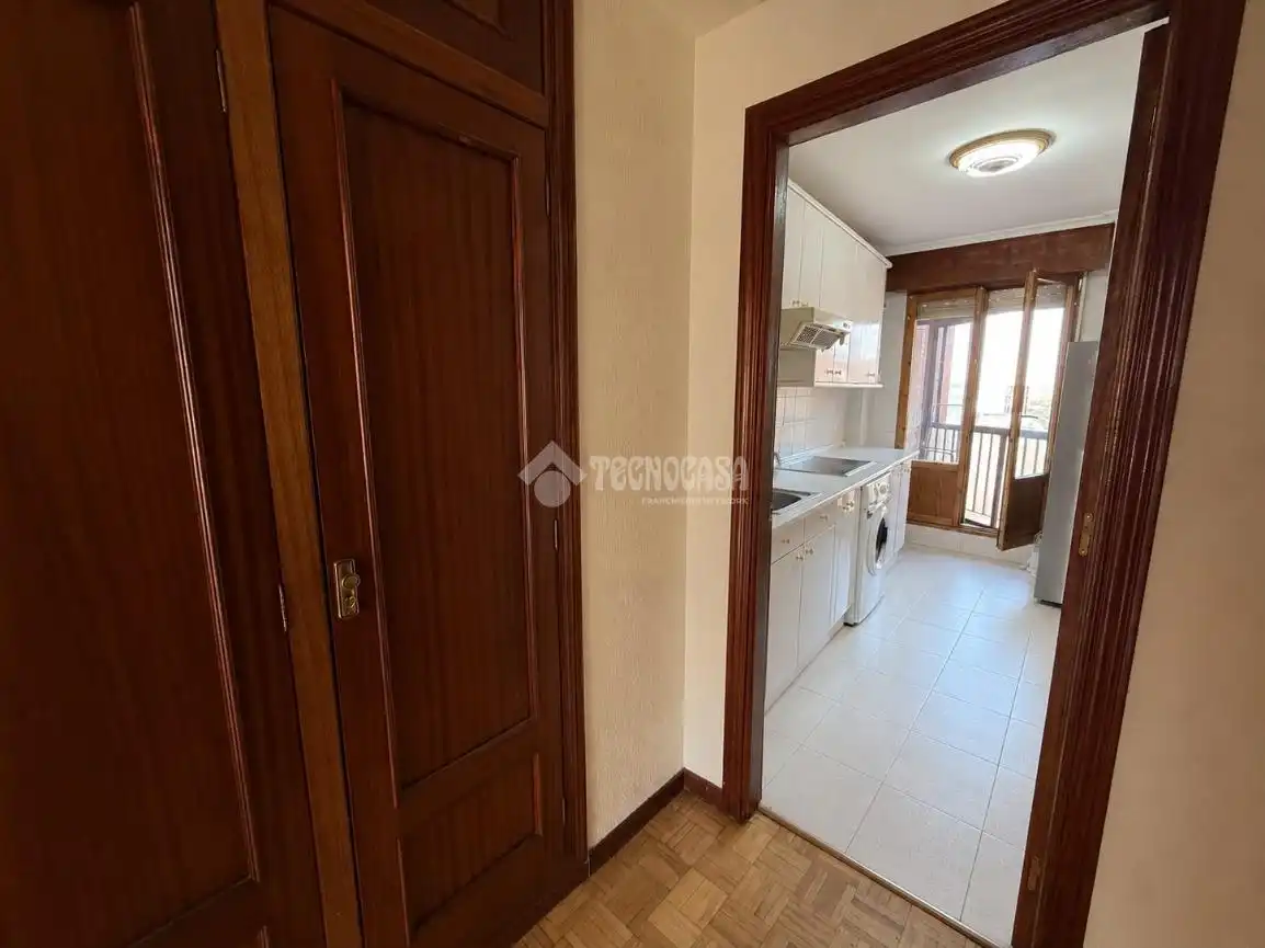 Pis en venda en León Capital  amb Calefacció, Parquet i Terrassa